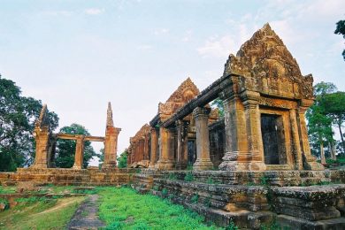 Den Preah Vihear Va Nhung Gi Con Xot Lai
