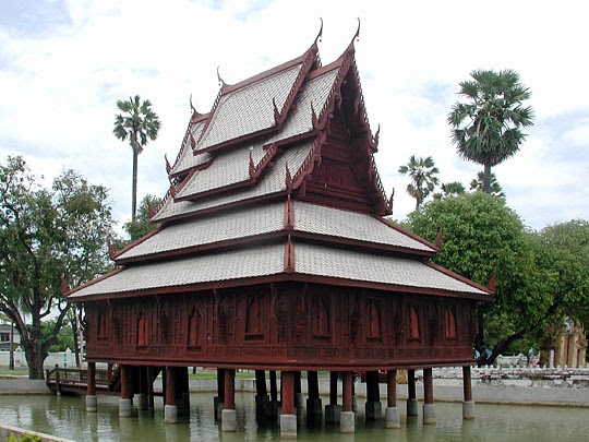 Thư viện bằng gỗ ở chùa Thung Sri (Ảnh: ST)