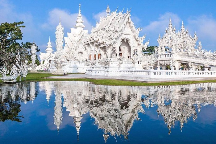 Chùa Trắng Wat Rong Khun và những điều hấp dẫn - Vietkite Travel