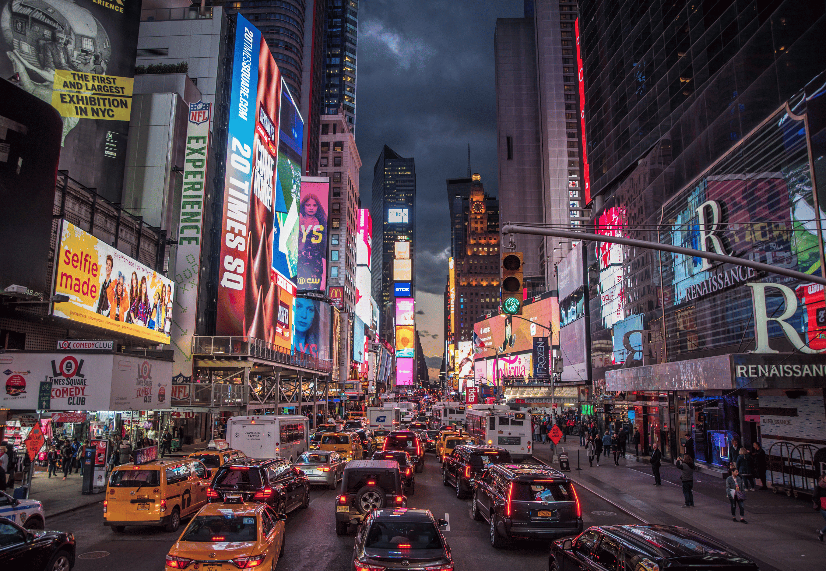 Bạn Có Thể Ghé Qua Times Square Bằng Rất Nhiều Con đường Và Nhiều Cách Khác Nhau