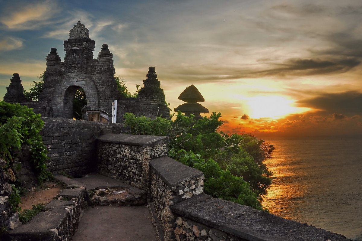 iến trúc đền thờ Bali được xây dựng với sự cầu kỳ và tỉ mỉ, từ những chi tiết nhỏ nhất cho đến cấu trúc tổng thể.